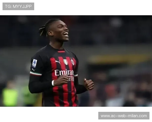 AC米兰在中路形成三角配合,莱奥动作轻盈果断 AC米兰在中路形成三角配合,莱奥动作轻盈果断