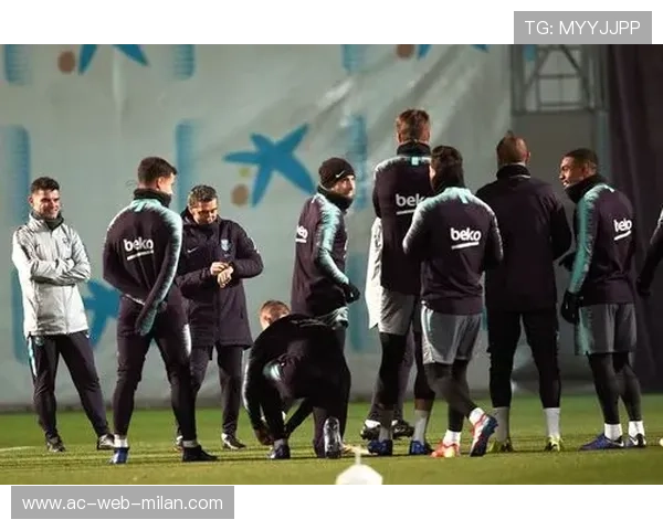 佩莱格里尼紧盯安东尼桑托斯状态,皇家贝蒂斯战巴萨前全队进入备战模式 佩莱格里尼紧盯安东尼桑托斯状态,皇家贝蒂斯战巴萨前全队进入备战模式